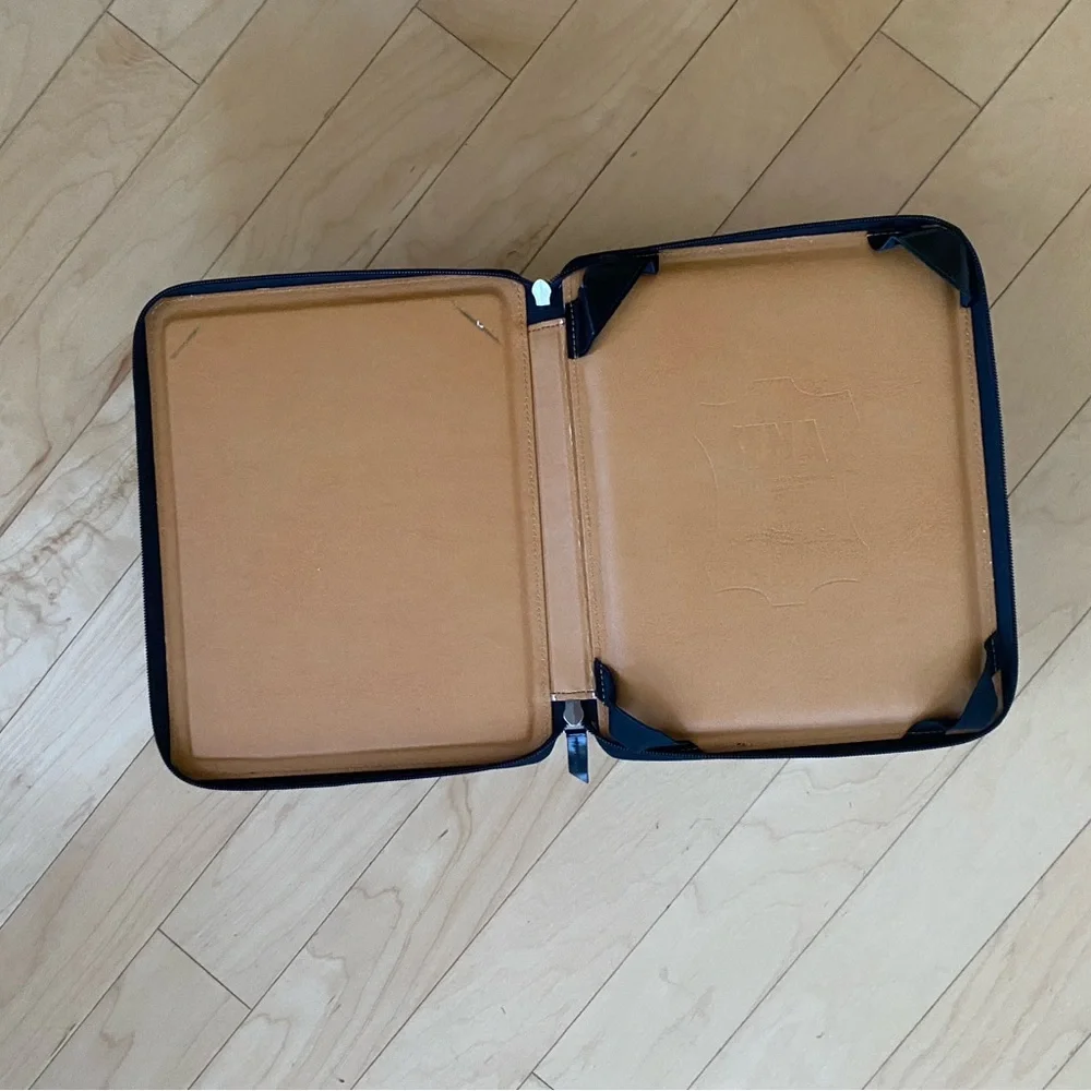 Padfolio Leather Zip Around Organizer